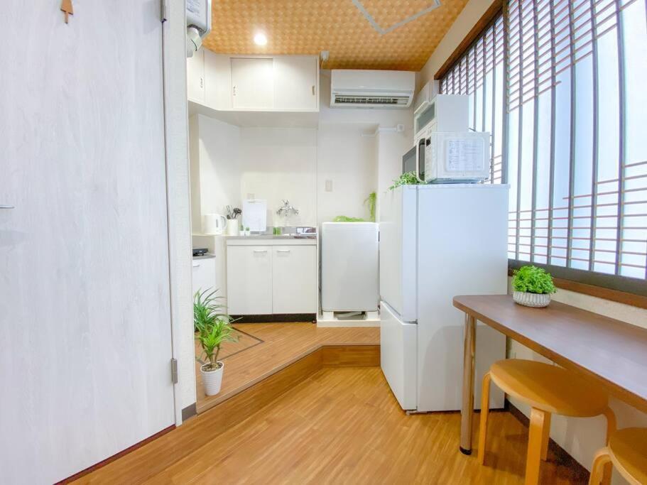 3F Guest House Netomari 西九条駅から徒歩2分 أوساكا المظهر الخارجي الصورة