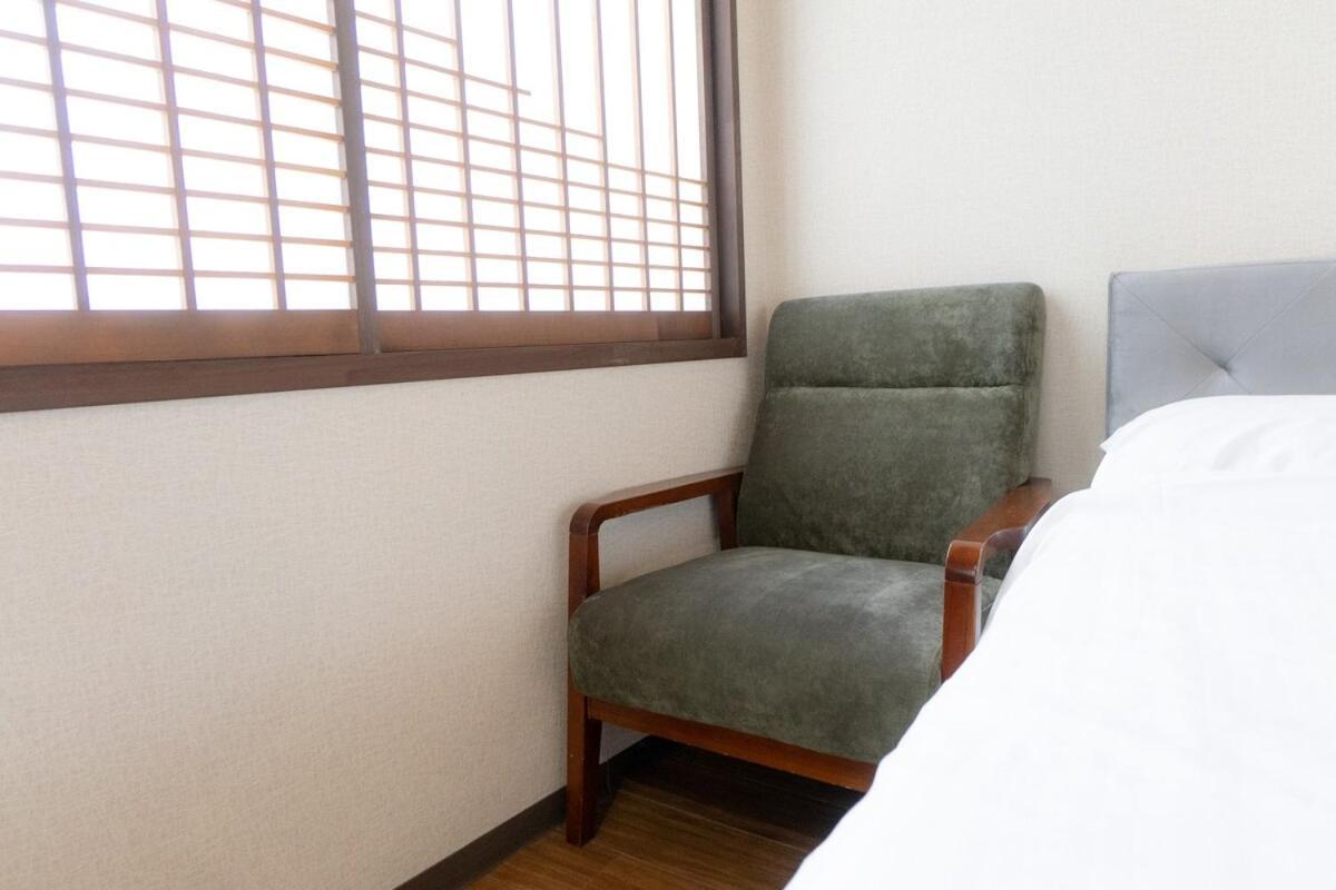 3F Guest House Netomari 西九条駅から徒歩2分 أوساكا المظهر الخارجي الصورة